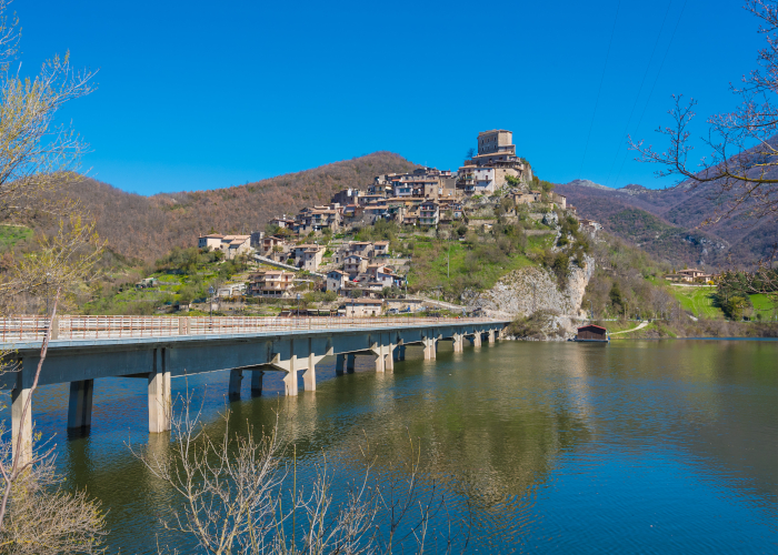 Castel di Tora