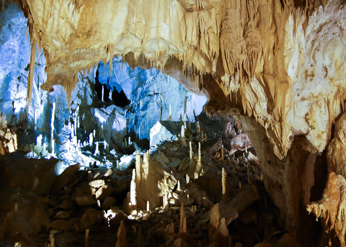 Genga e le Grotte di Frasassi
